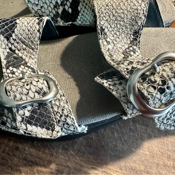 Dansko 39 sandals. Black white grey snakeskin. - Picture 5 of 5